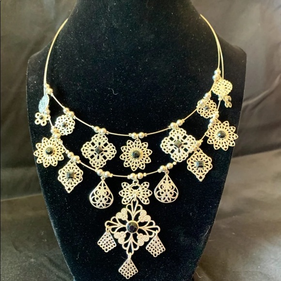 Elegant wire frame statement necklace - Picture 1 of 1